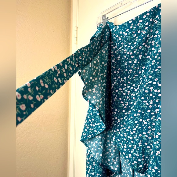 Women's Floral Flowy Ditsy Wrap Skirt, Size M - Picture 11 of 15